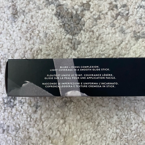 FENTY BEAUTY EAZE DROP Blur & Smooth Tint Stick
23 - Picture 3 of 5